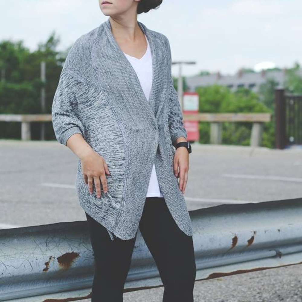 lululemon Breeze easy wrap Heathered deep coal